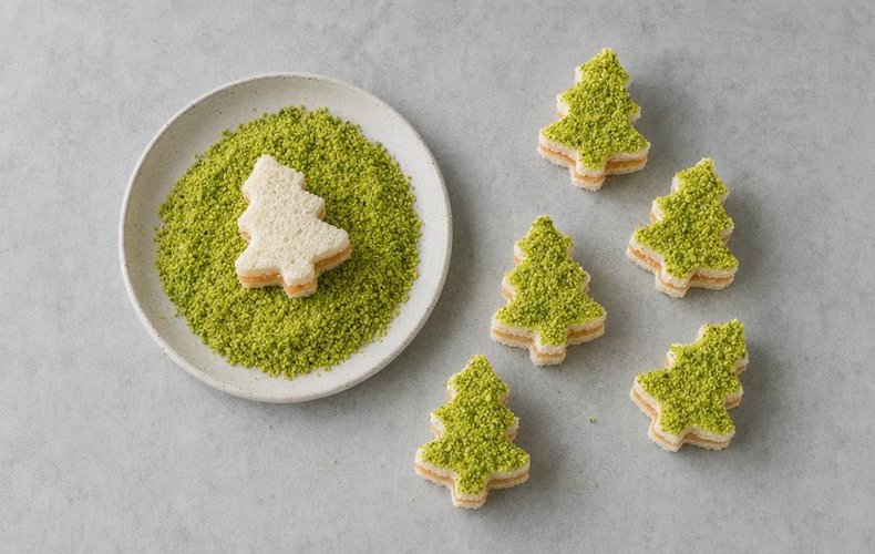 Arbolitos de Navidad de sándwich con salmón y pistacho: paso 5