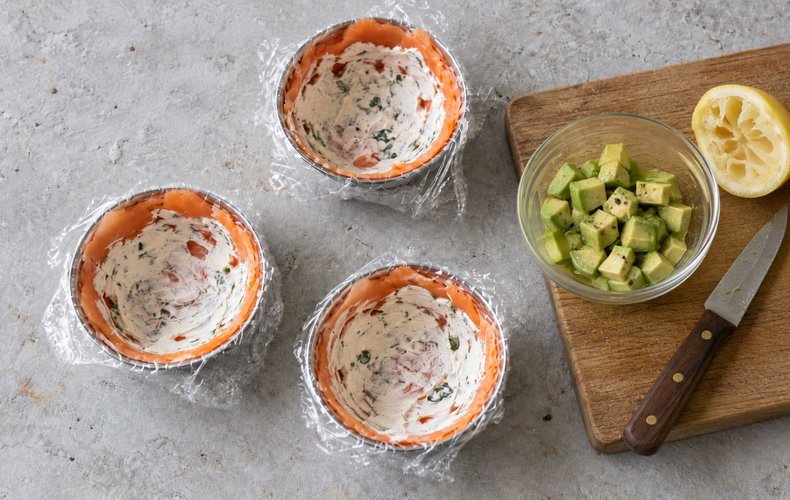 Cúpulas de salmón y aguacate: paso 4