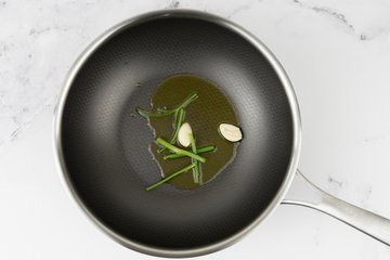 Preparación de los espaguetis con almejas y tomates cherry 1