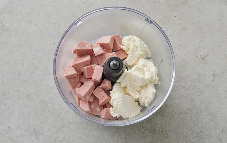 Mousse de mortadela: paso 1