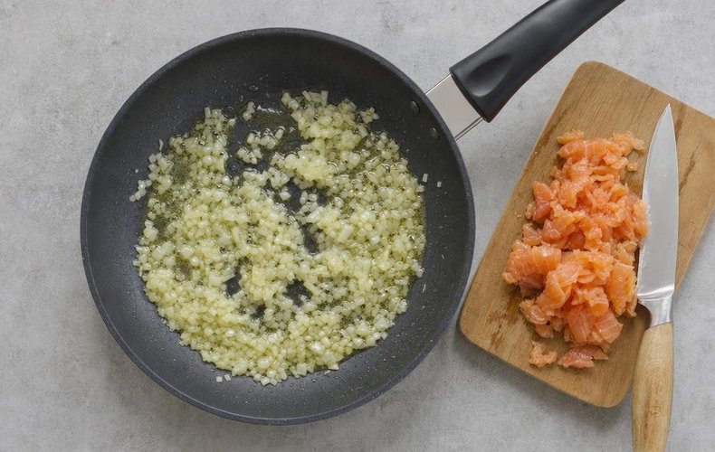 Risotto de salmón ahumado: paso 1