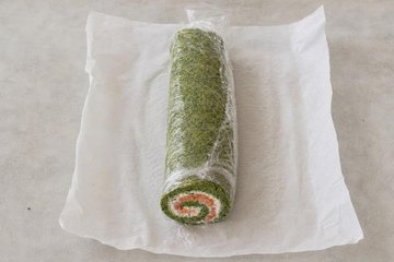 Rollo de espinacas con salmón: paso 3