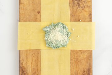 Preparación de los saquitos de lasaña con ricotta y espinacas 7