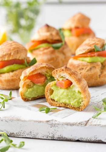 Receta Profiteroles salados de aguacate y salmón