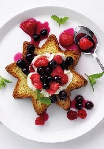 Receta Rebanadas de pandoro rellenas de crema chantilly y fruta