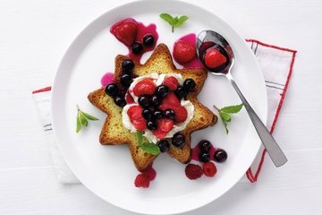 Receta Rebanadas de pandoro rellenas de crema chantilly y fruta
