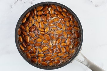 Preparación de las almendras garrapiñadas 6