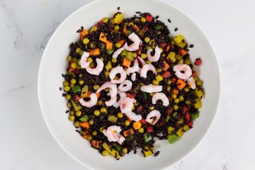 Receta de arroz venere con gambas, verduras y piña 10