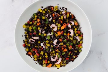 Receta de arroz venere con gambas, verduras y piña 12