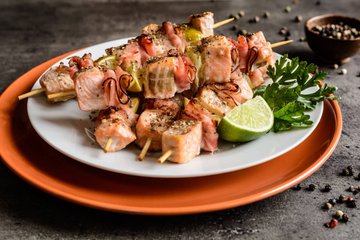 Receta Brochetas de salmón y beicon