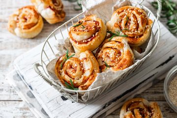 Receta Caracolas de hojaldre con jamón