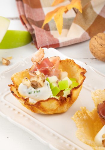 Receta Cestitas de parmesano, speck y manzana