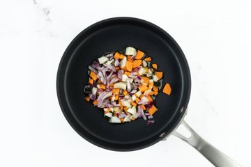 Preparación del cotechino con lentejas 17
