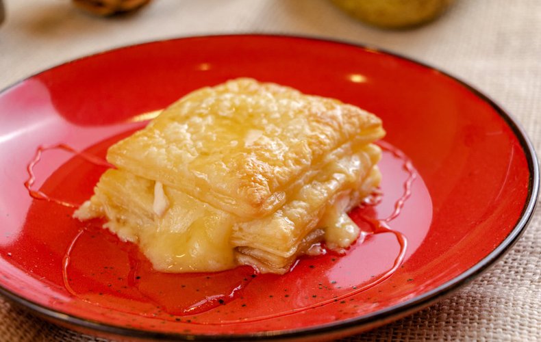 Milhojas de brie y peras