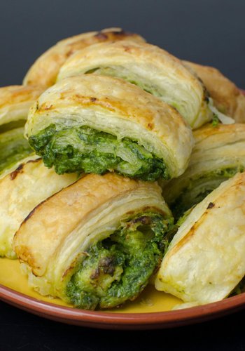Receta Rollo de hojaldre con brócoli y salchicha