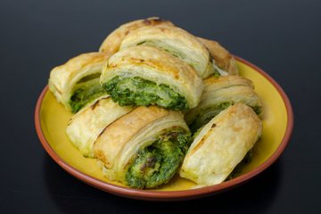 Receta Rollo de hojaldre con brócoli y salchicha