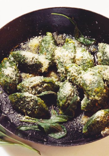 Receta Strangolapreti (ñoquis de pan y espinacas del Trentino): la receta original