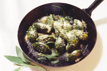 Receta Strangolapreti (ñoquis de pan y espinacas del Trentino): la receta original