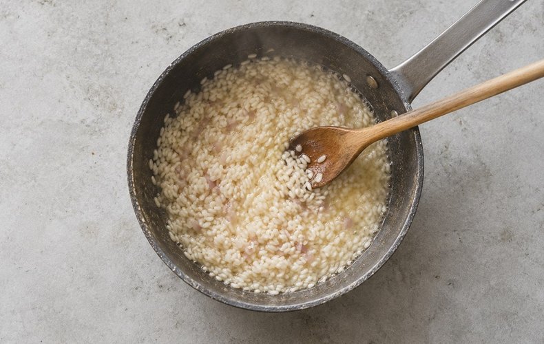 Risotto con miel, salvia y romero: paso 2