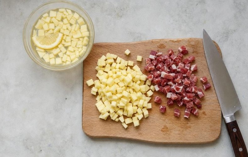 Risotto de manzana y speck: paso 1