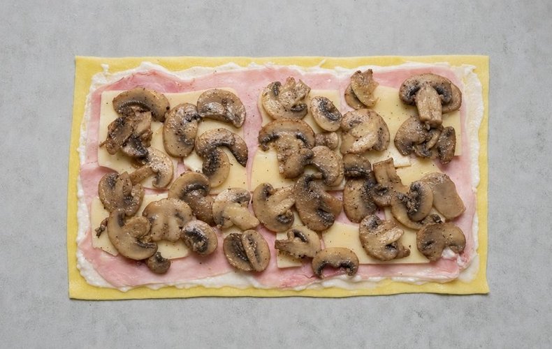 Rollitos de lasaña con jamón y champiñones: paso 5