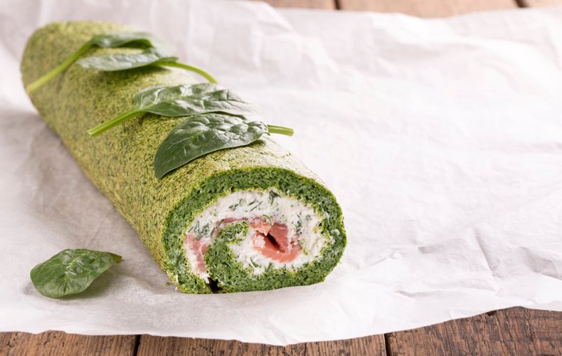 Rollo de espinacas con salmón y Philadelphia