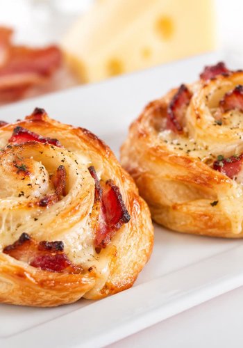 Receta Rosas de hojaldre con bacon y queso