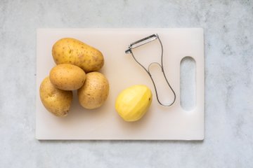 Salmón en costra de patatas: paso 1