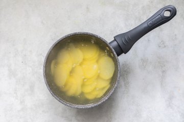 Salmón en costra de patatas: paso 2