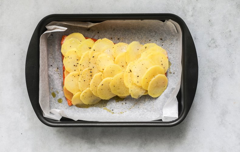 Salmón en costra de patatas: paso 3