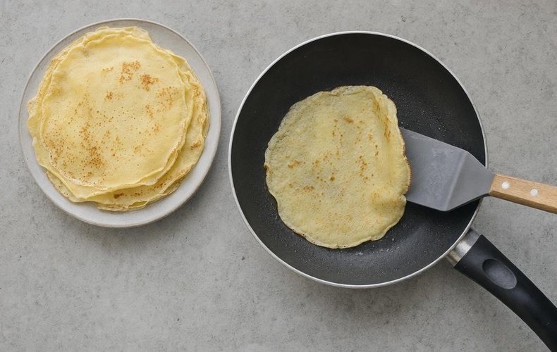 Saquitos de crepes con setas y bechamel: paso 7