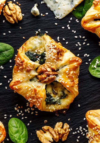 Receta Saquitos de hojaldre con espinacas, gorgonzola y nueces
