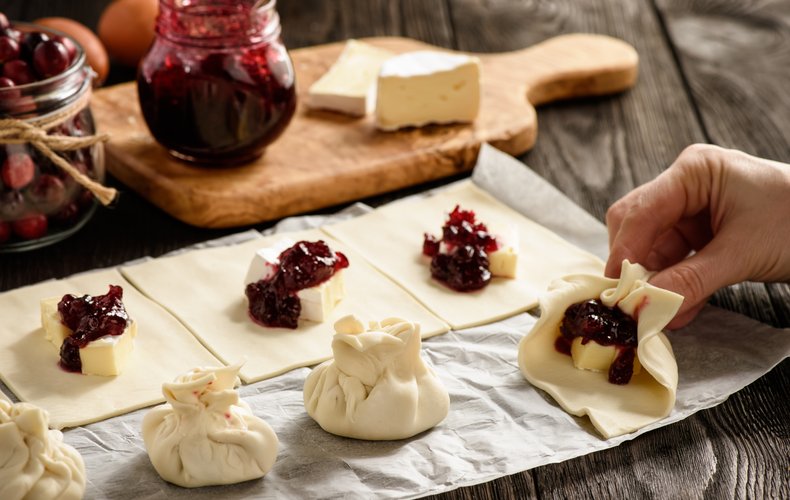 Saquitos de hojaldre con queso y arándanos rojos: paso 4