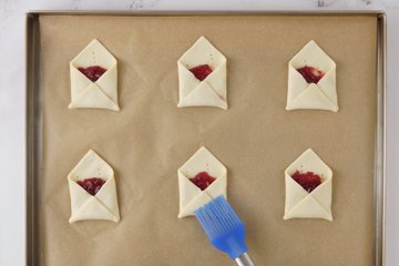 Preparación de los sobres de hojaldre rellenos