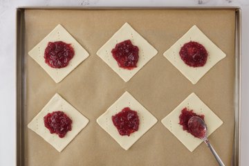 Preparación de los sobres de hojaldre rellenos