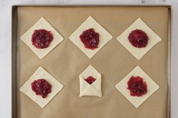 Preparación de los sobres de hojaldre rellenos