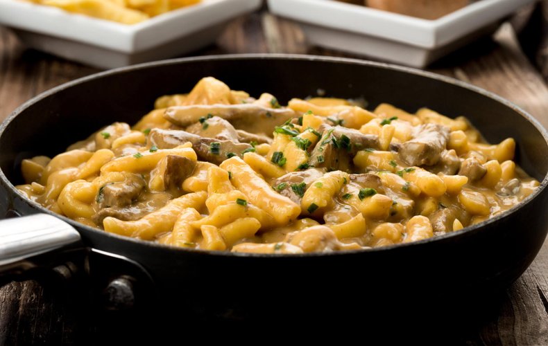 Plato de spätzle con boletus y crema de queso asiago