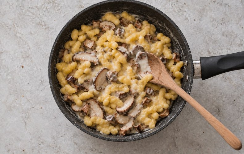 Spätzle con setas y crema de asiago: paso 8