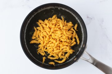 Preparación de los spätzle de calabaza