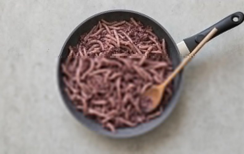 Strozzapreti al vino tinto con salchicha: paso 4