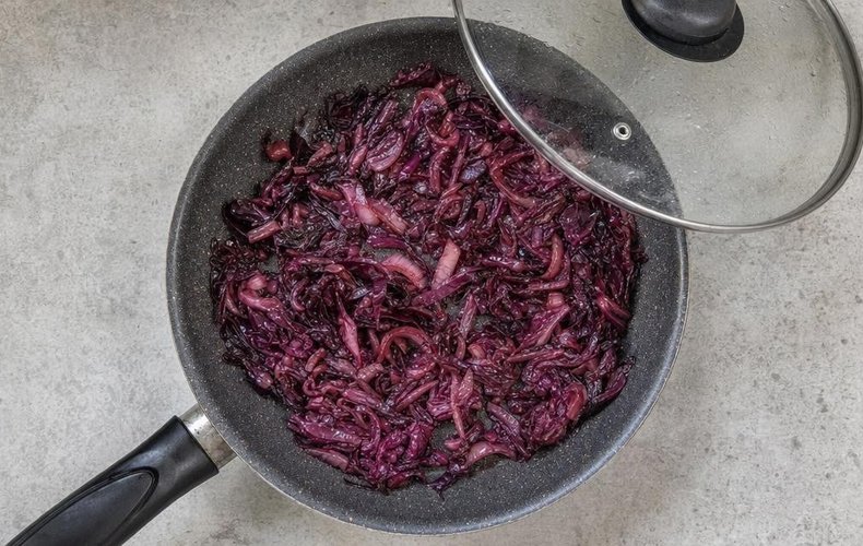 Strudel salado de radicchio rojo, gorgonzola y peras: paso 1