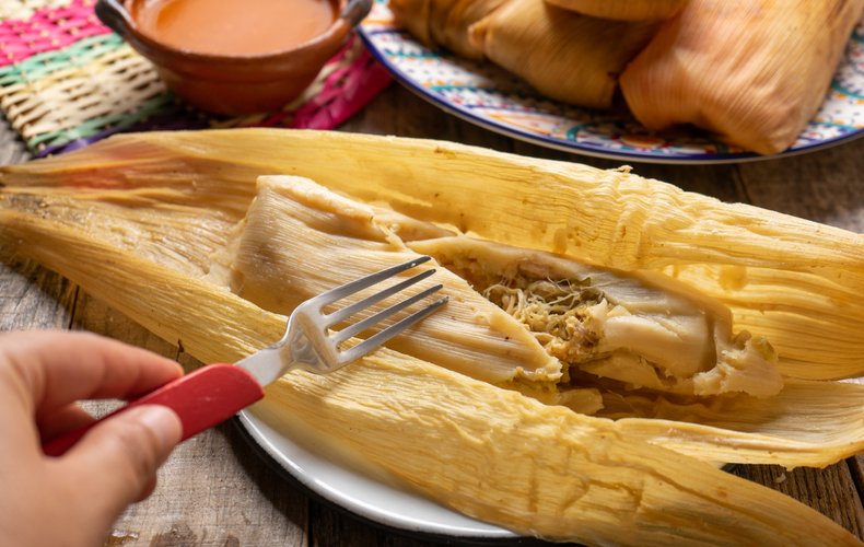 Tamales mexicanos cocidos al vapor