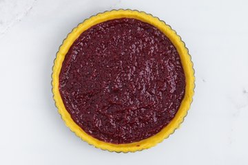 Preparación de la tarta de Navidad con masa quebrada de canela