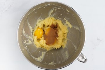 Preparación de la tarta de Navidad con masa quebrada de canela