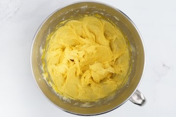 Preparación de la tarta de Navidad con masa quebrada de canela