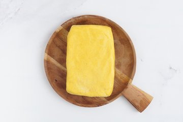 Preparación de la tarta de Navidad con masa quebrada de canela