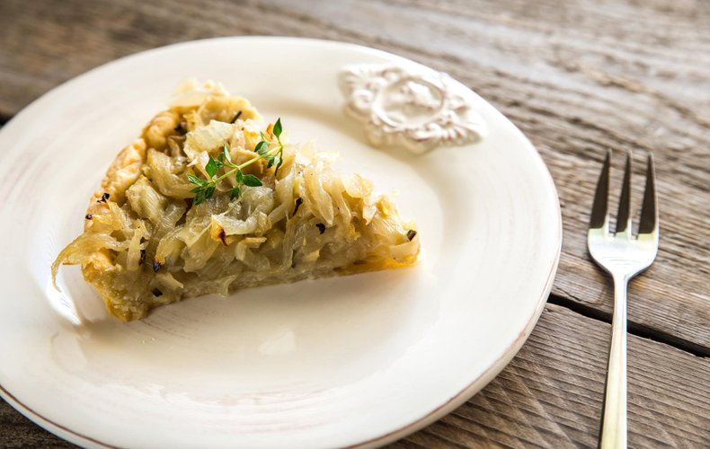 Quiche rústica de cebolla, huevo y leche