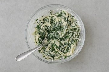 Tarta salada de espinacas y ricotta con costra de patatas: paso 5