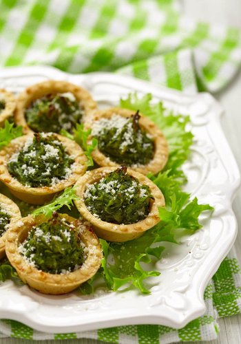 Receta Tartaletas con arbolitos de patatas duquesa y espinacas
