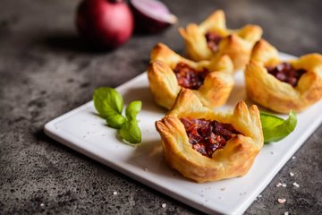 Receta Tartaletas de hojaldre con cebolla caramelizada
